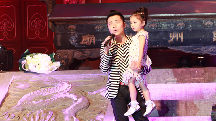 黄鹤翔,黄鹤翔专访,音乐人,歌手,黄鹤翔九妹,黄鹤翔日月星辰,黄鹤翔资料,黄鹤翔歌曲,河南歌手,河南一百度,河南一百度美人谈 