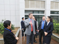 2013高考 2013高考政策 2013黄河科技学院招生 黄河学院 黄河科技学院胡大白专访 2013高考零距离 百家高校招生访谈