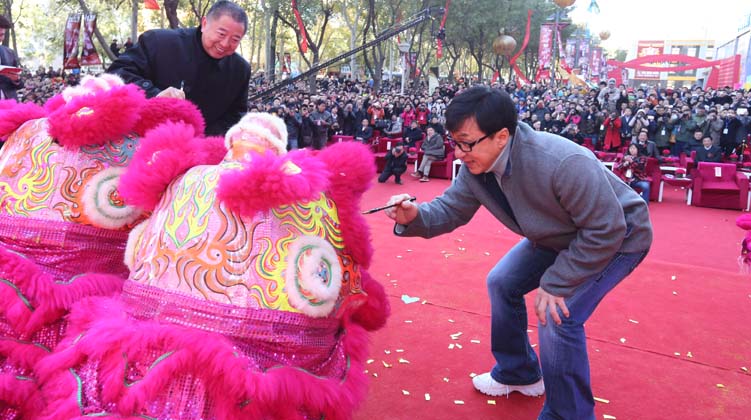 洛阳建业凯旋广场盛大启幕  成龙出席开幕盛典 