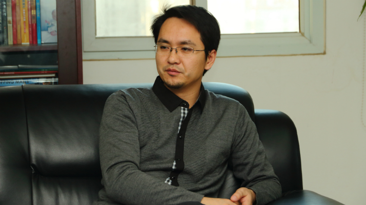 大商集团郑州地区集团（河南区）副总经理李华伟与主持人交流