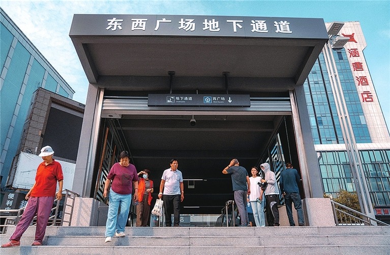 郑州火车站东西广场地下南通道开通 通道5分钟左右即可走完