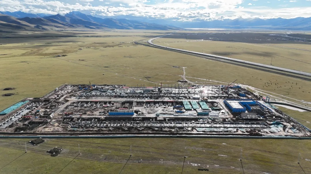 海拔4500米建变电站，给冻土盖棉被，给主变穿“软甲”｜走进重点工程建