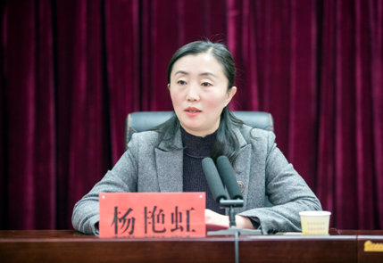 濮阳县副县长杨艳虹致辞