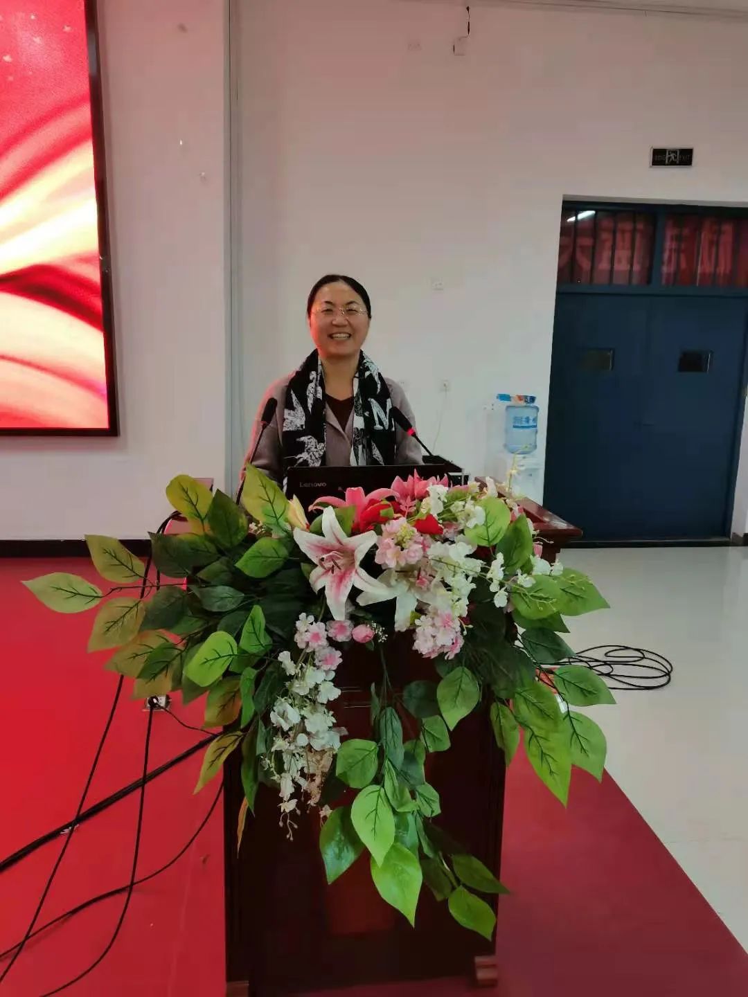 李艳丽老师主持交流会库春常老师作《班主任工作要有仪式感》主题交流