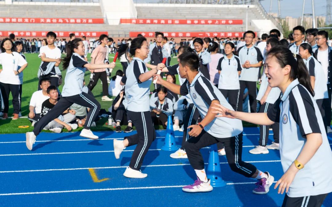 挥洒汗水奋力奔跑 追逐梦想不言艰辛 ——濮阳市一高成功举办2019级