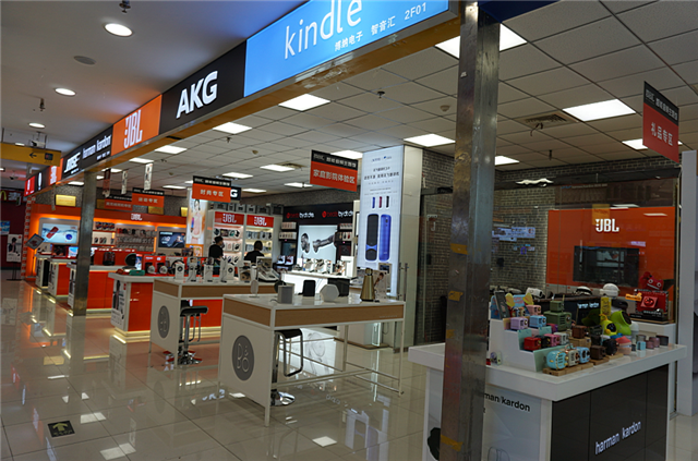 百脑汇里看了再决定","百脑汇"不仅是郑州人电脑,手机,数码品牌的担当