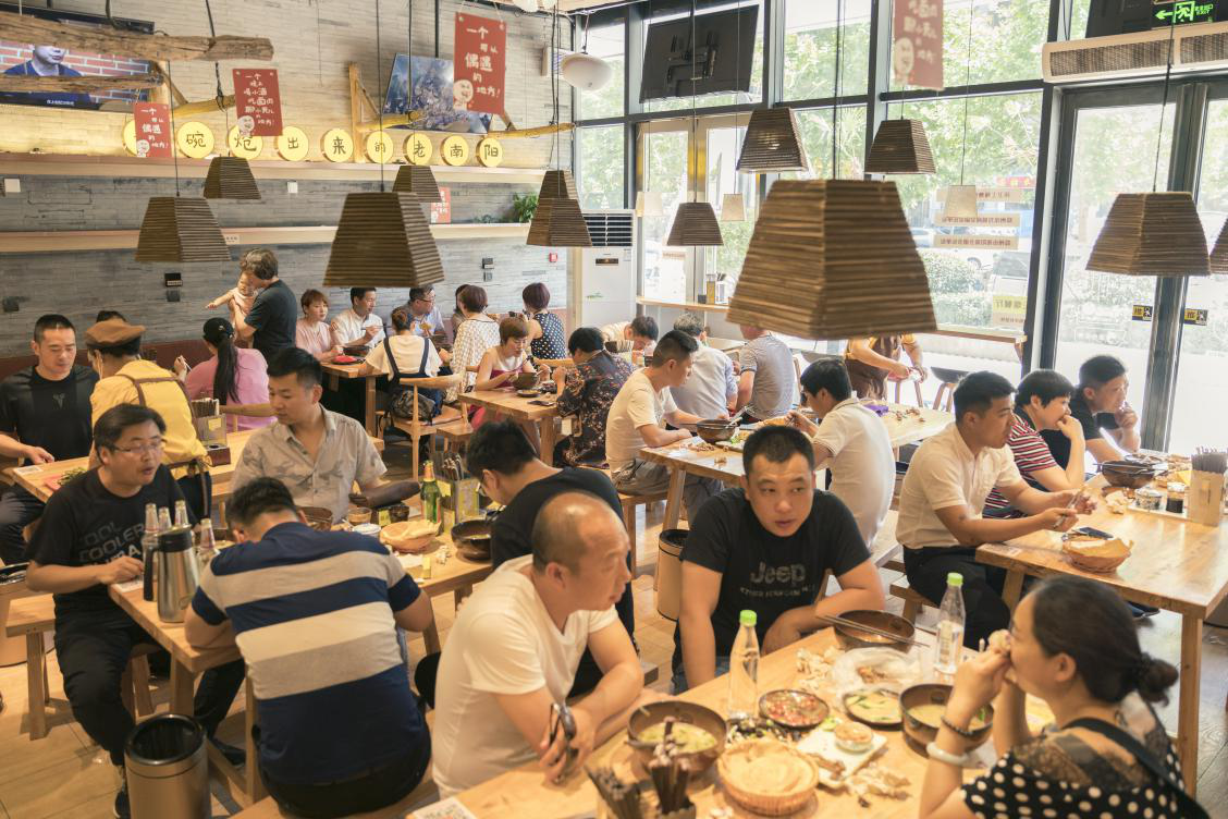 这个被巴奴老杜点赞的品牌 刚做的首届品牌日为啥同样吸睛?