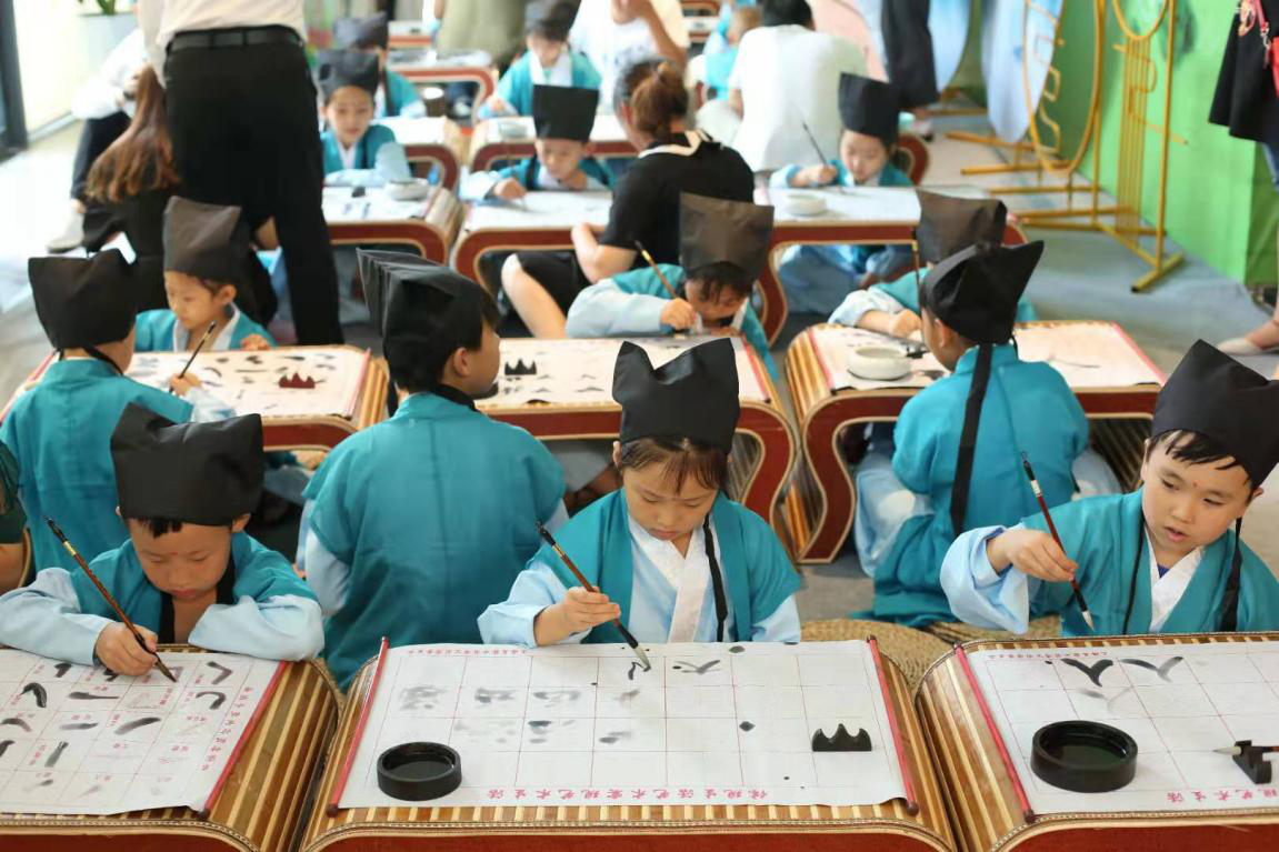 美好童行城南正荣府首届国学夏令营诗词大会决赛圆满落幕