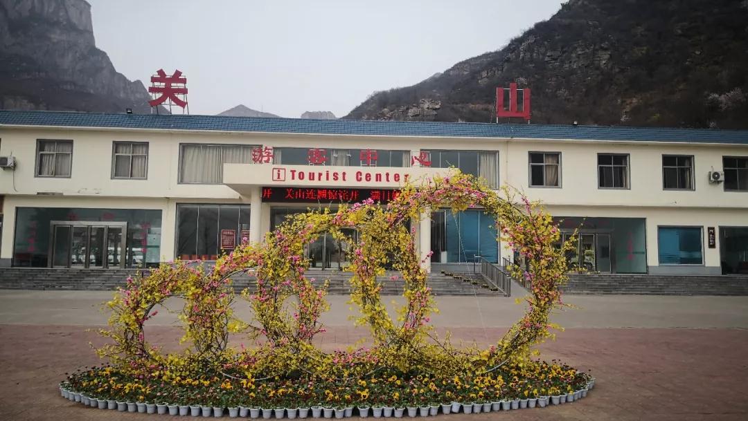 满山尽披黄金甲,恐君贪恋不思归!