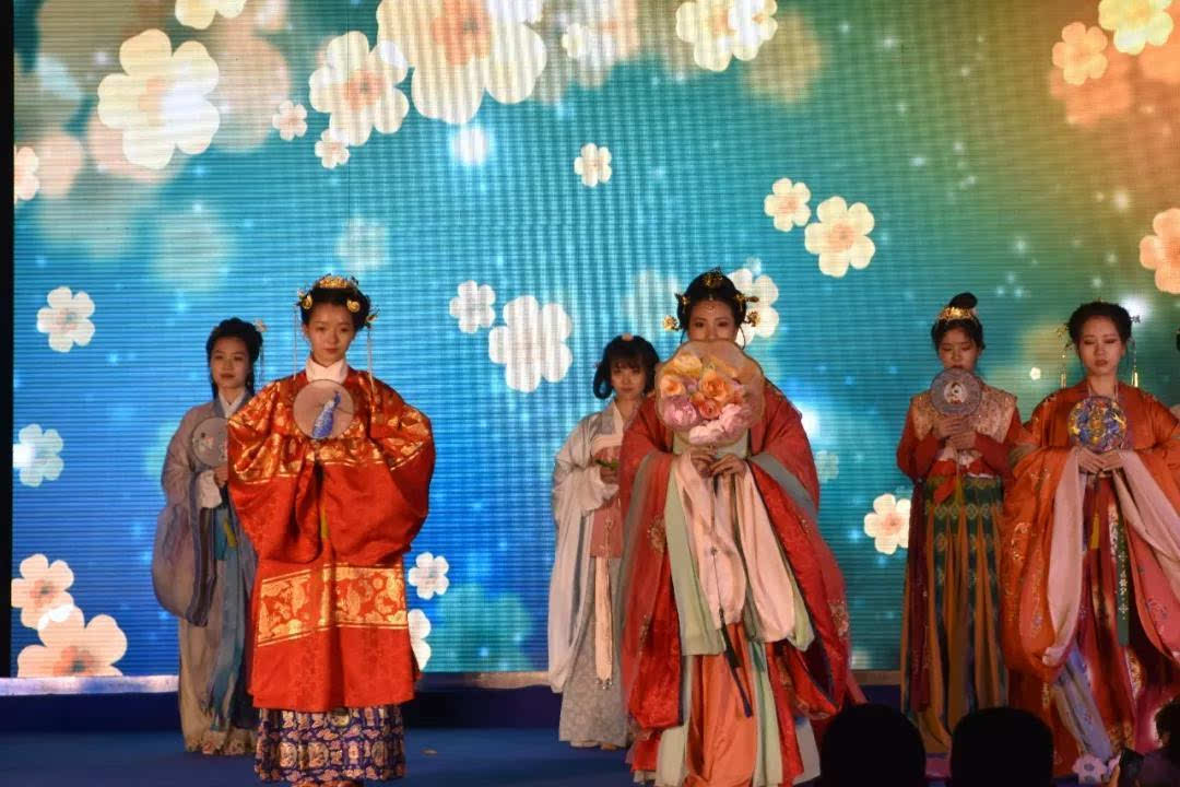 聚亿年仙宫,听天籁之声——鸡冠洞2019夏之声溶洞音乐节完美落幕