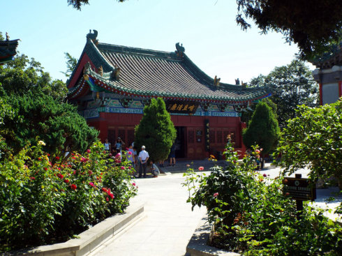 开封包公祠祝高考学子金榜题名、全国游客端午安康!