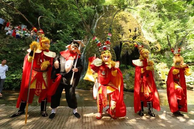 “孙悟空”“猪八戒”齐聚栾川，千斤蟠桃免费送游客!