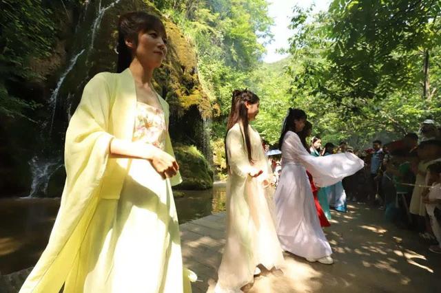 “孙悟空”“猪八戒”齐聚栾川，千斤蟠桃免费送游客!