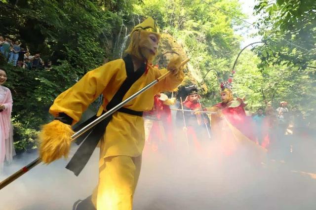 “孙悟空”“猪八戒”齐聚栾川，千斤蟠桃免费送游客!