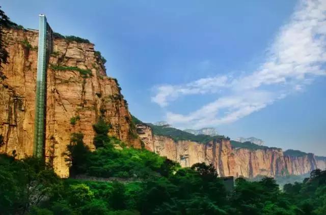 这些美景专属的季节里,你与这里只有一步之遥....