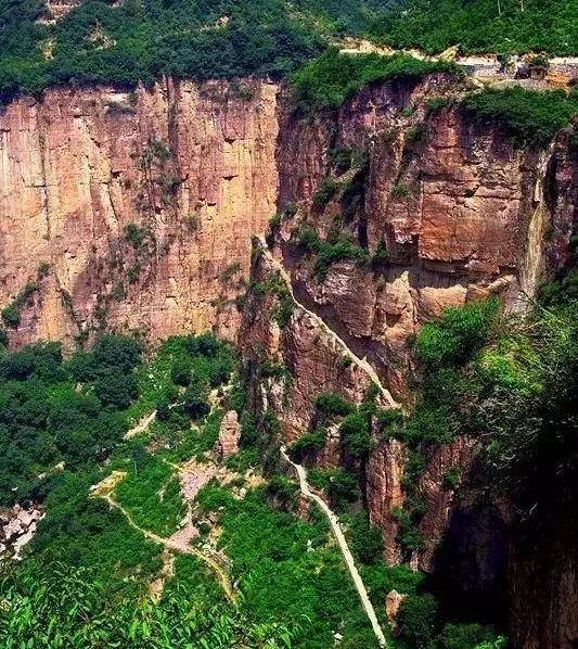 这些美景专属的季节里,你与这里只有一步之遥....