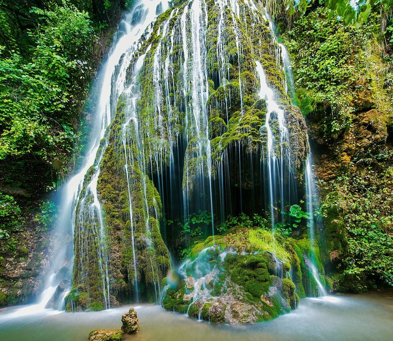 重渡沟三八节女士免票,男士半价