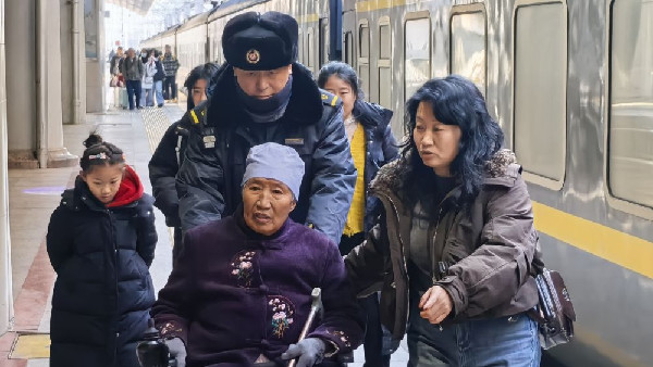 新春走基层丨在春运，看见行进的中国