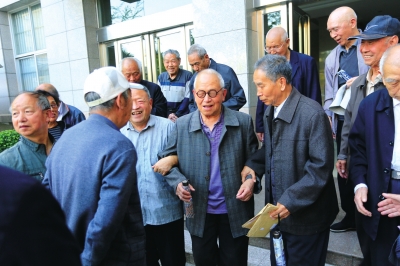 【不忘初心 牢记使命】穆青：这是一代共产党人的形象