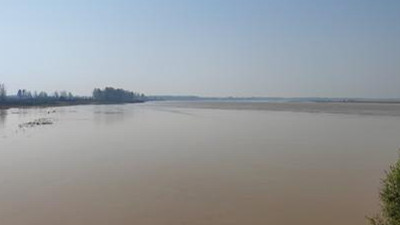 【母亲河畔的中国】荒滩变绿洲：九曲黄河最后一弯风景如