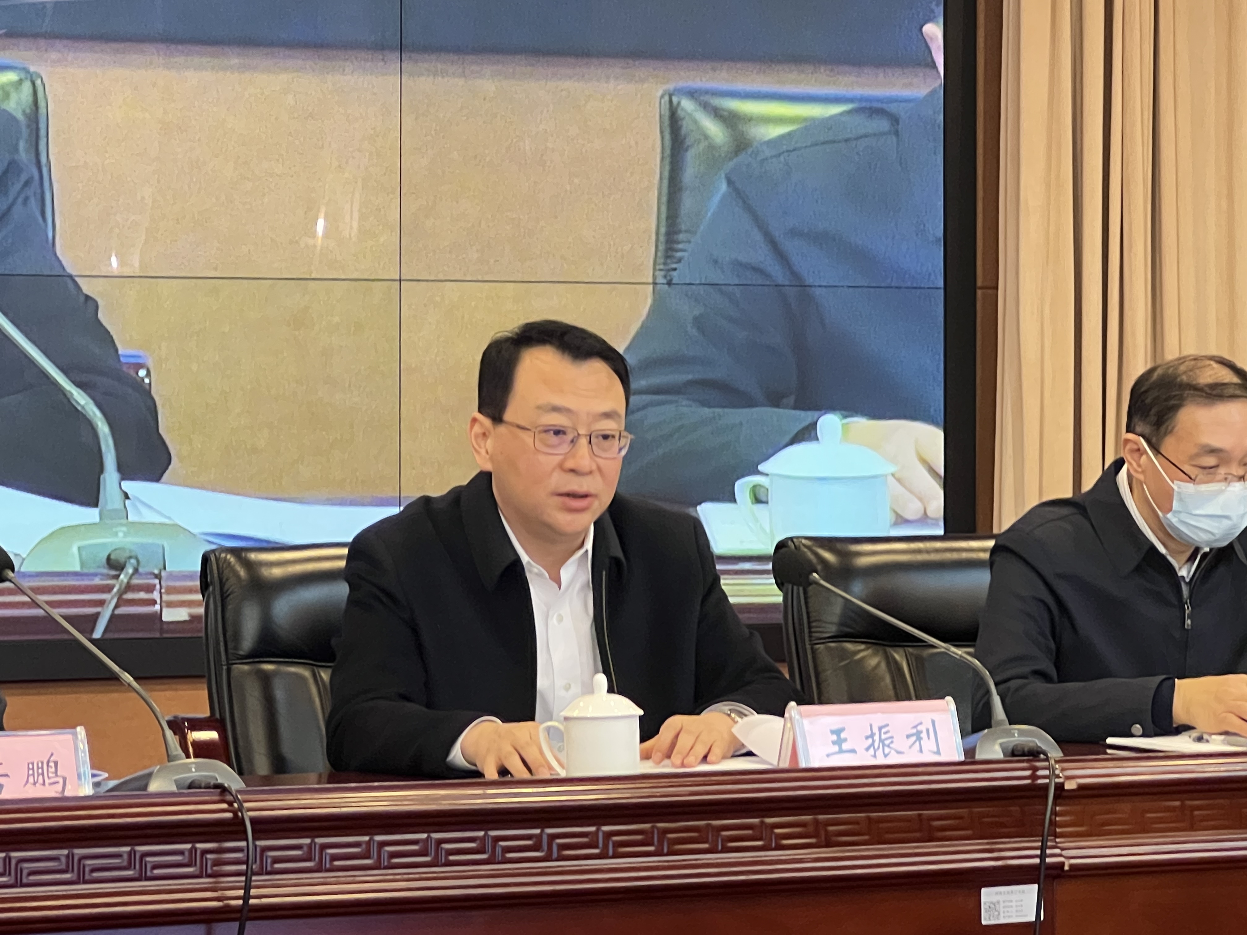 (河南省商务厅党组书记,厅长王振利作工作报告)亮点三:招商引资强力