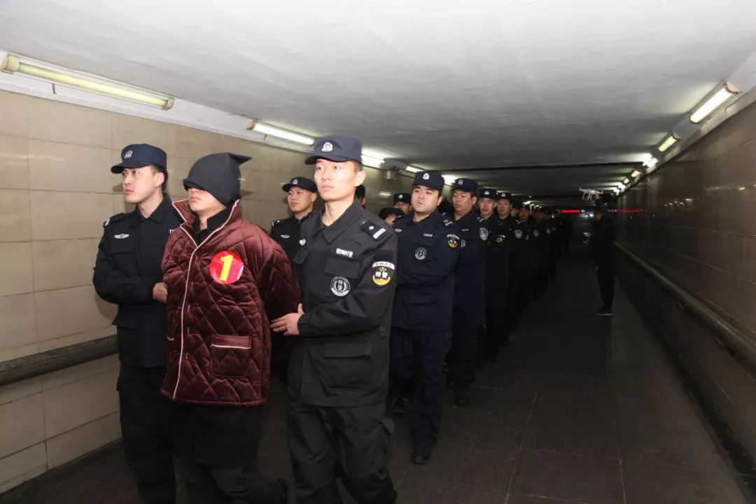 1月10日,专案组长途奔袭 广西南宁展开抓捕,  成功打掉窝点3处,抓获