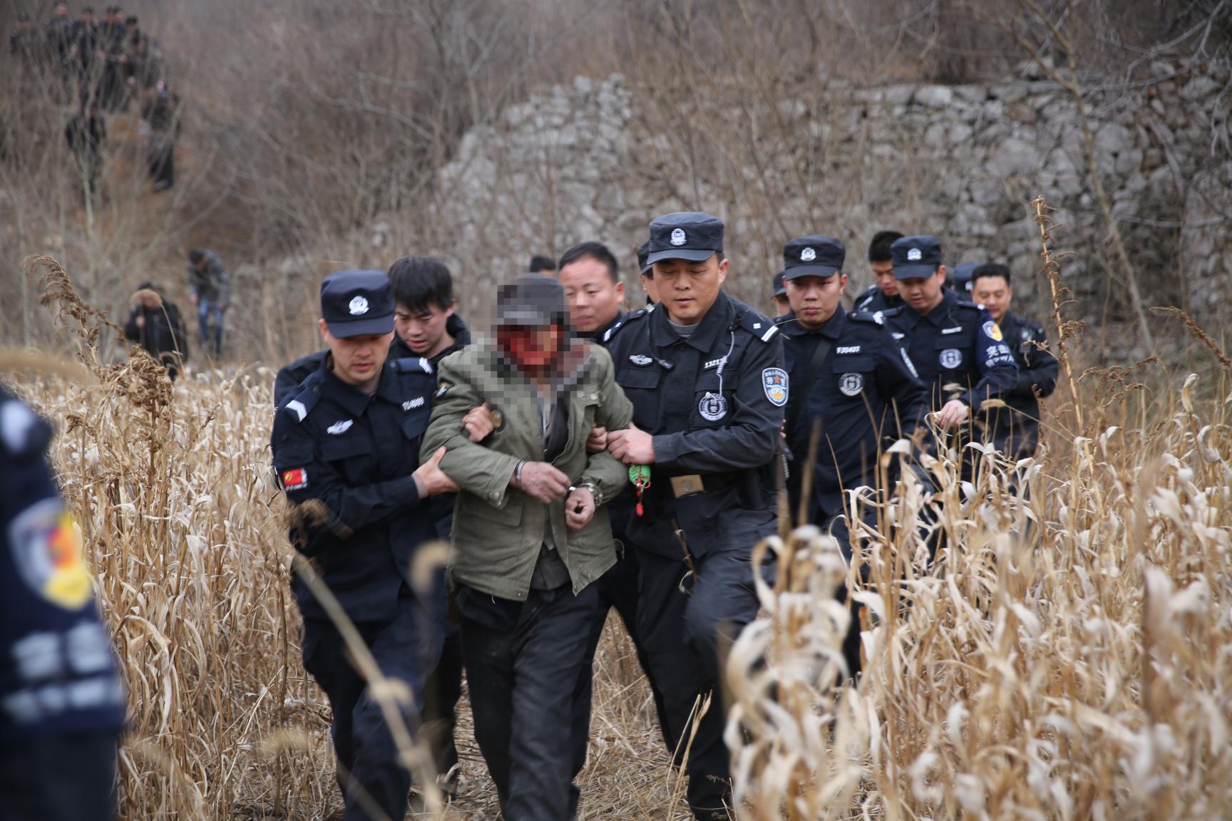 林州六旬老翁杀人后藏匿山洞 被抓后他说"从没觉得水这么好喝过"