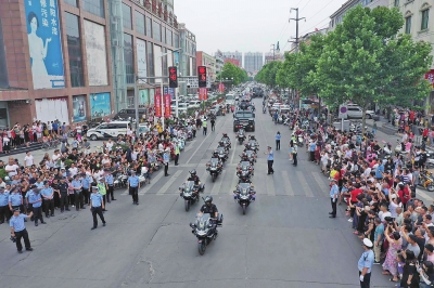 伊川县组织杨某等人涉黑恶犯罪团伙和钟某卿涉黑恶犯罪团伙公开指认