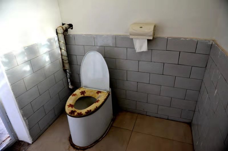 既经济又环保 山区厕所"变形计"