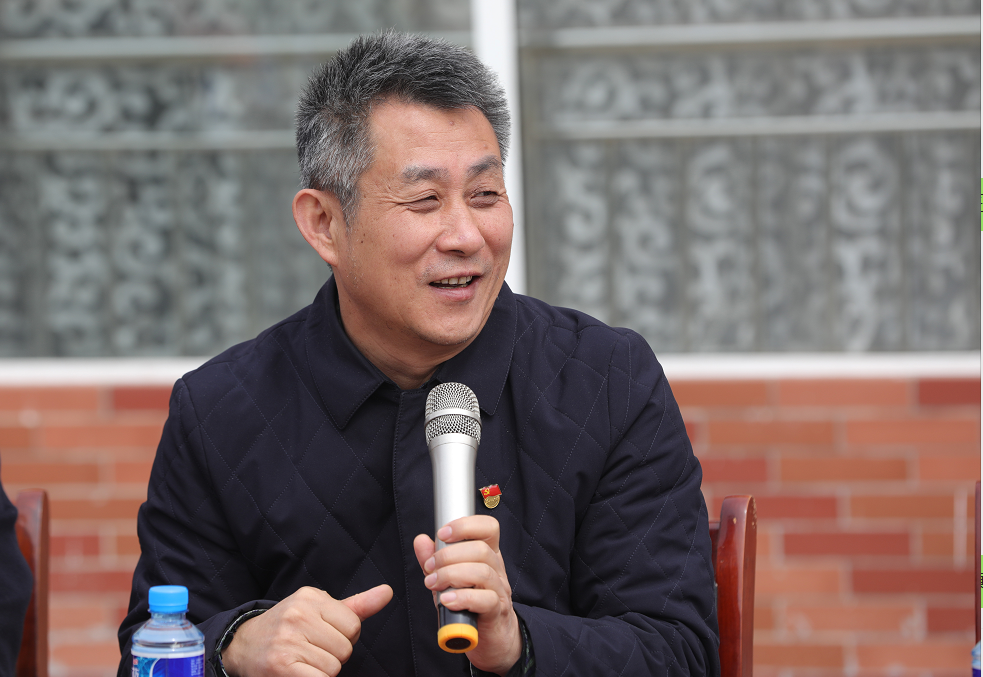 中共商丘市人大常务委员会原副主任,特邀演员胡家印在座谈会上发言