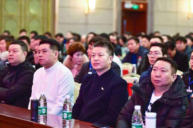 据了解,企业品牌定位暨星光珠宝城升级论坛由欢乐爱家(集团)有限公司