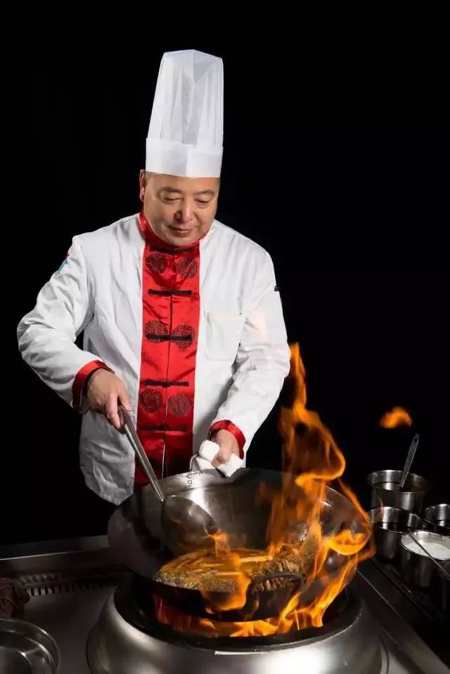 阿五黄河大鲤鱼区域厨师长冯广存27岁借钱学厨艺10年后成河南名厨