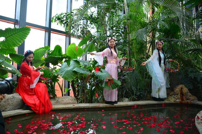 五一出游来银基,泡温泉、玩冰雪、逗神兽