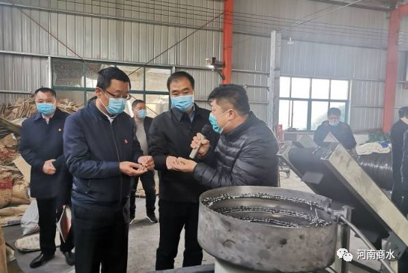 周口市委副书记李云带队到商水县观摩产业扶贫项目复工复产及运营情况