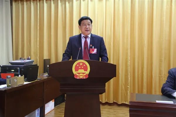 太康王国玺主持县第十五届人民代表大会第四次会议开幕