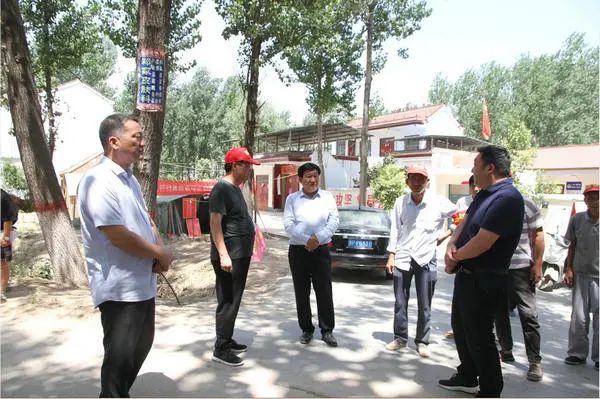 6月4日,太康县长李锡勇先后到龙曲,高贤,芝麻洼等乡镇检查指导"三夏"