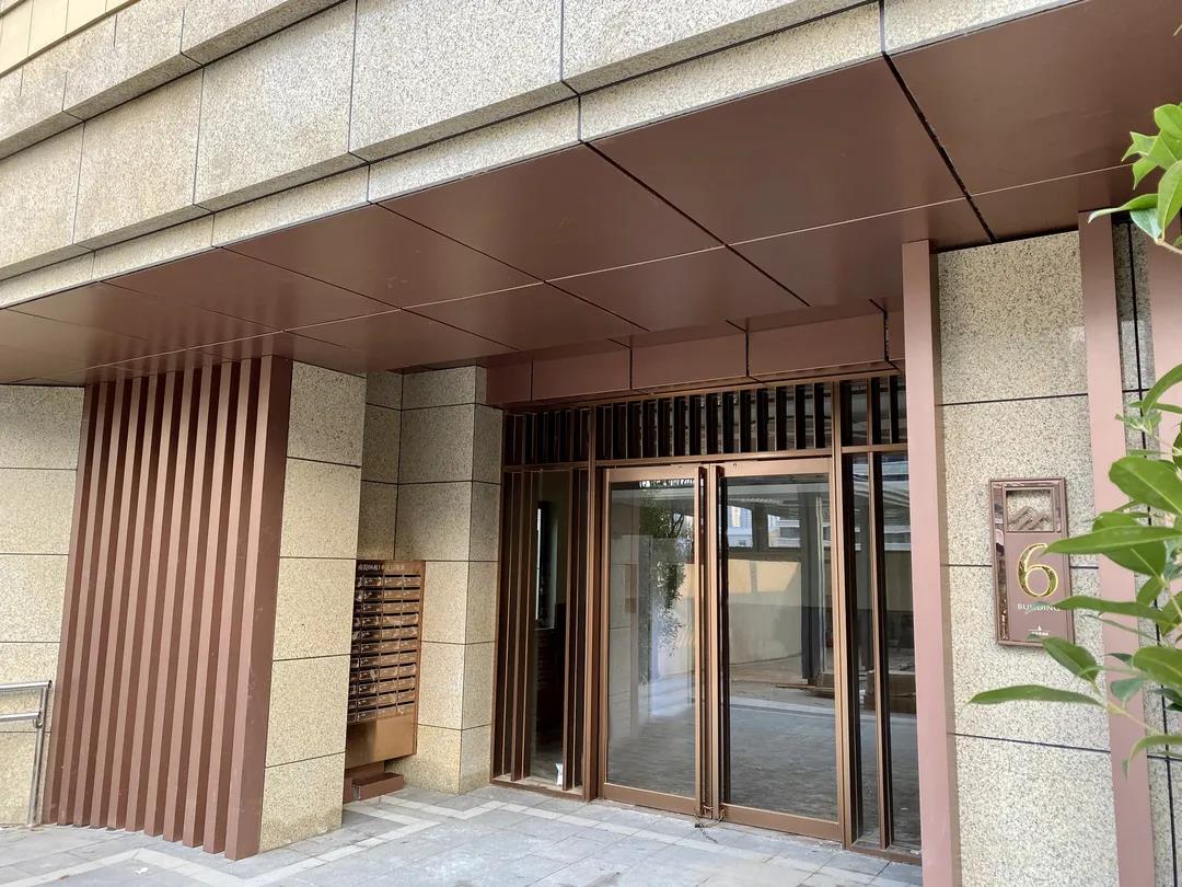 线条穿插其间打造出独树一帜的现代简约风格建筑群融侨悦澜庭甄选高