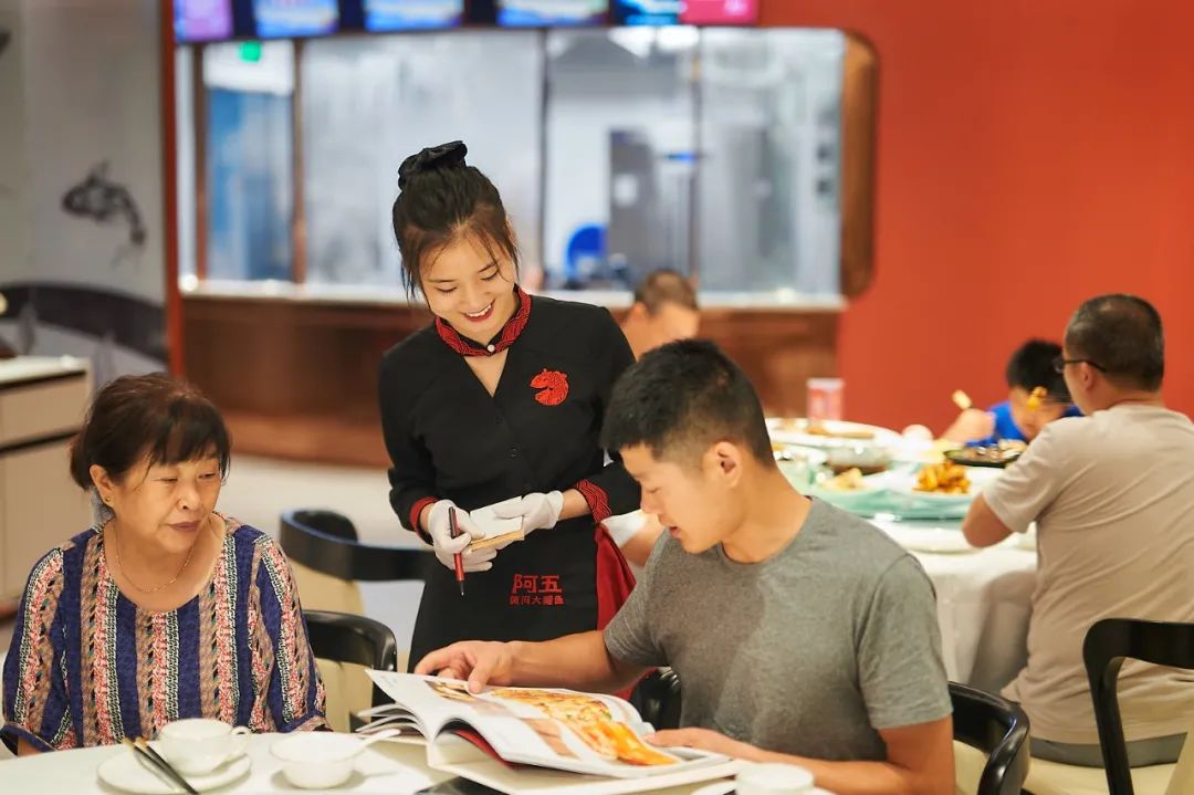 0版旗舰店不一般!阿五黄河大鲤鱼天泽街新店盛装亮相