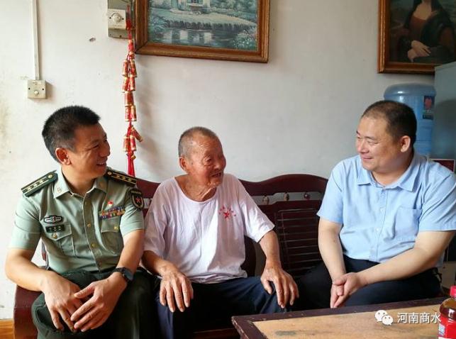 商水县副县长单正义慰问抗战老兵真情传递温暖