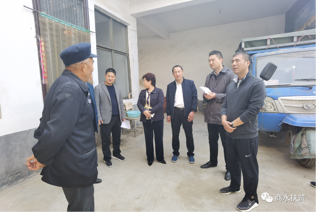 商水县委副书记张峰到商水县舒庄乡巴村镇督导脱贫攻坚和人居环境整治