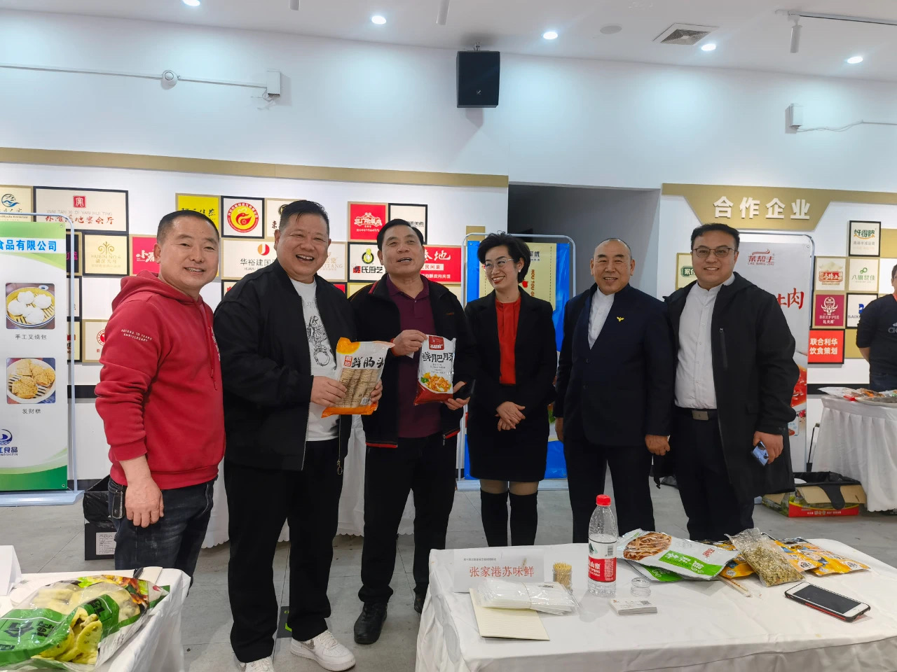 秘书长刘斌,小南国董事长刘怀生,大秦地西北菜创始人刘其创也一起组团