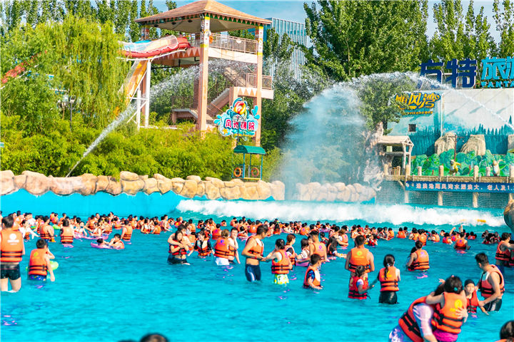 郑州方特水上乐园迎来首批体验官开启夏日水狂欢