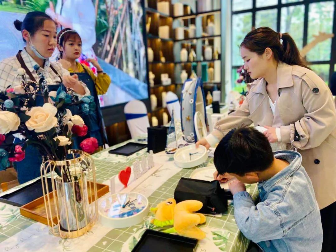 让到访客户满载而归,欣喜而归母亲节送花,周末暖场活动等其中包括