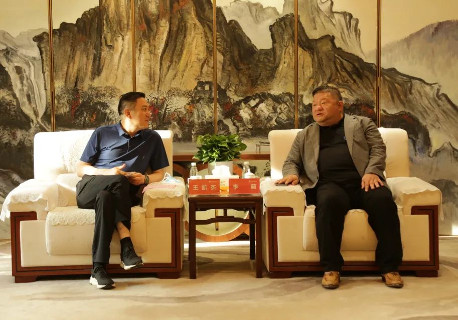 绿地集团总裁助理李蓟会见漯河市西城区党工委书记王凯杰