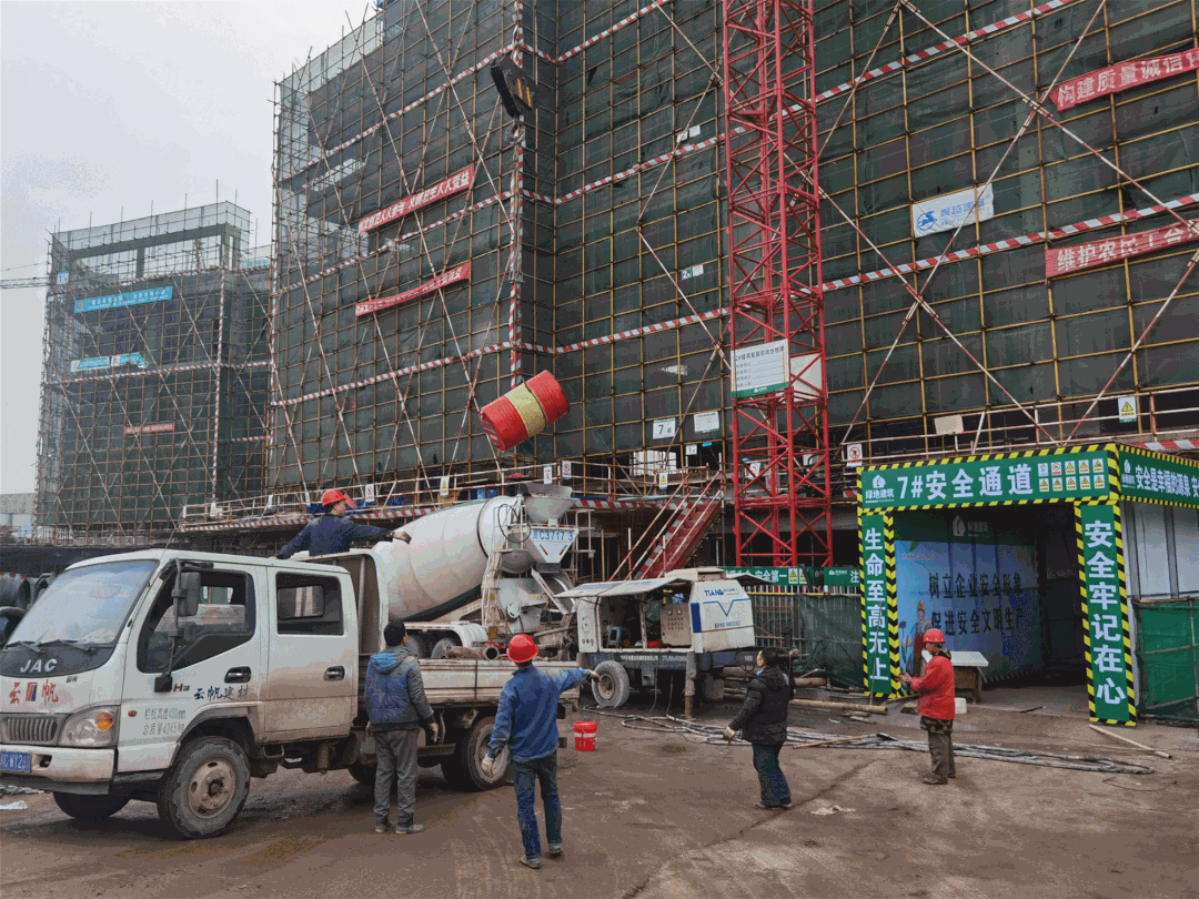 初心不忘 以诚筑城 | 自贡绿地新里城致敬城市建设者！ - 河南一百度
