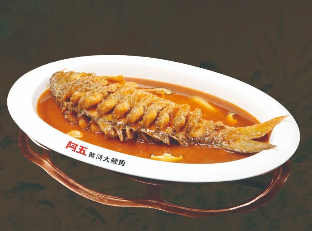 阿五黄河大鲤鱼与小皇后豫剧团喜结连"鲤" 吃豫菜,听豫剧在阿五都能实