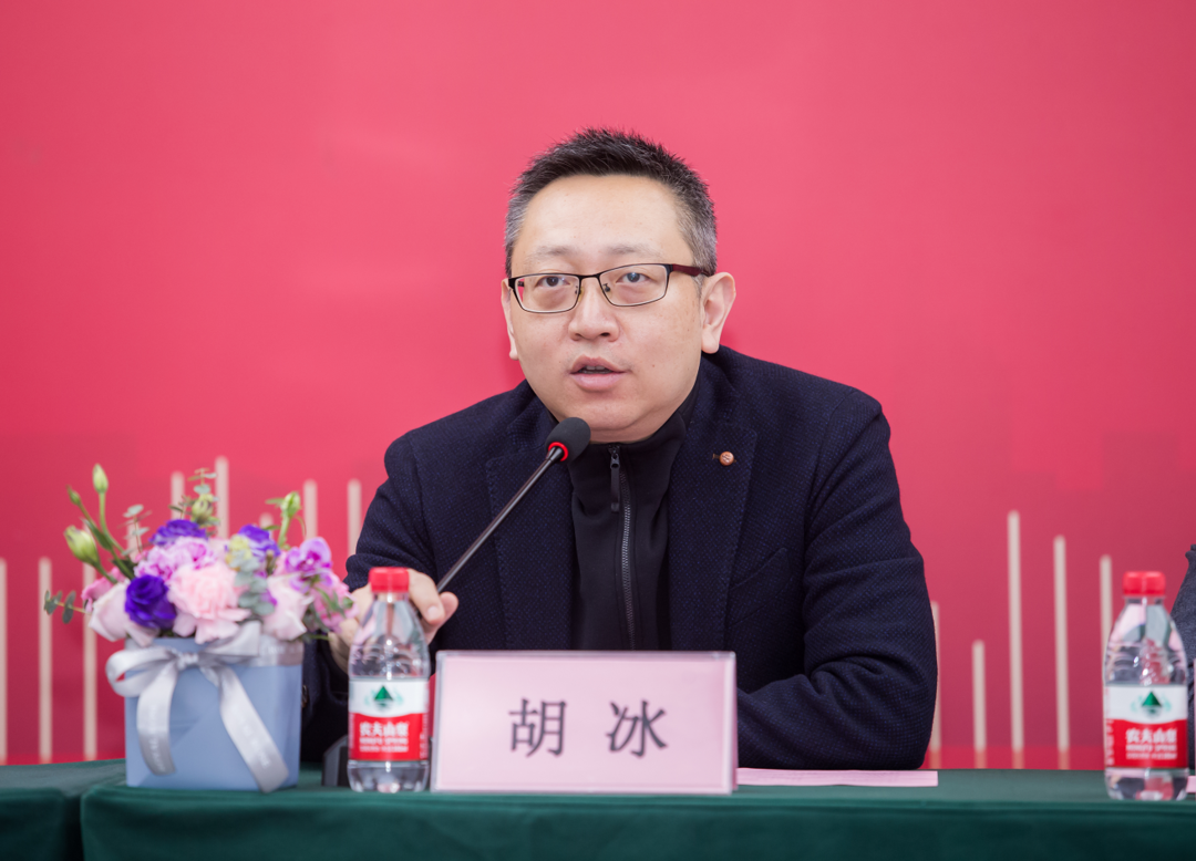 中原建业执行董事胡冰中原建业执行董事胡冰指出,自建业集团新蓝海