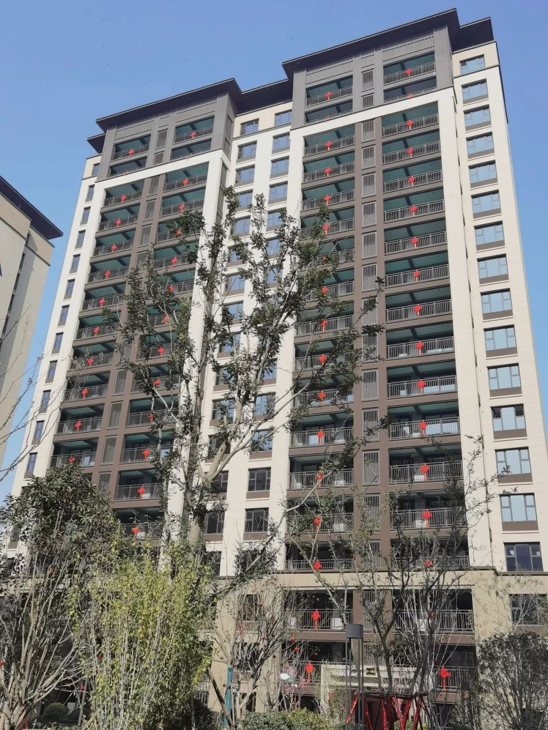 11月26日,柘城建业春天里二期近400套新房盛大交付,交付即发证!