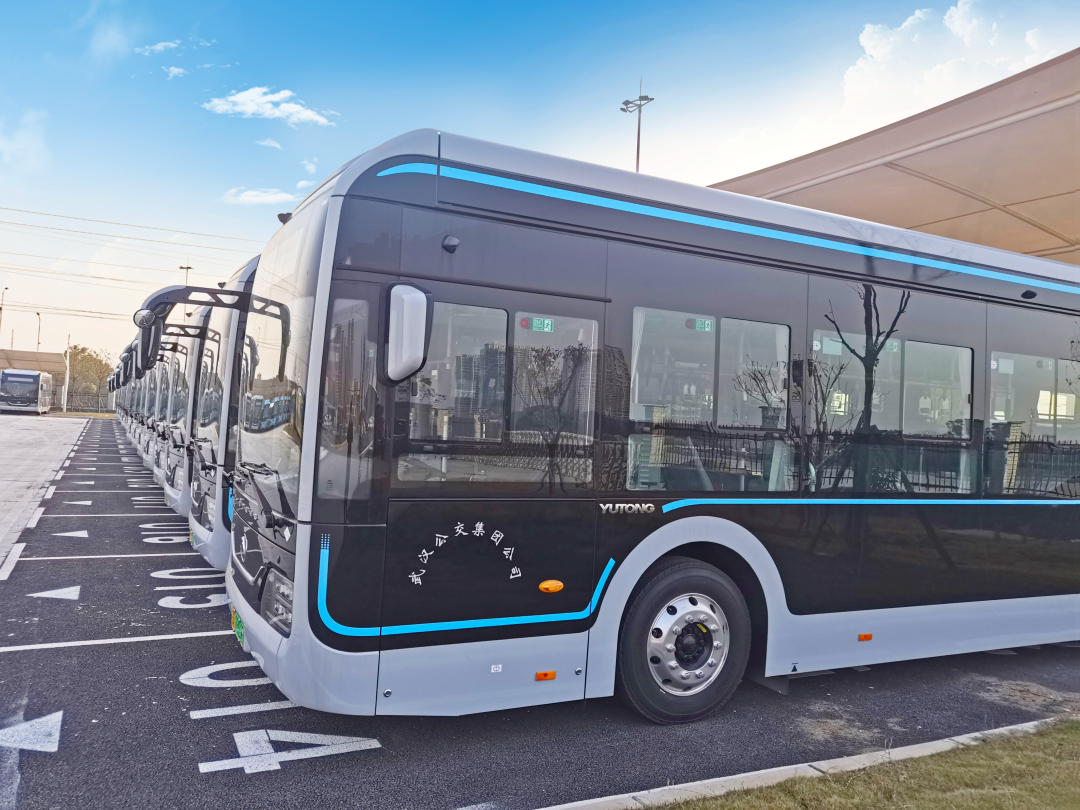 2023开门红140辆宇威高端公交交付武汉