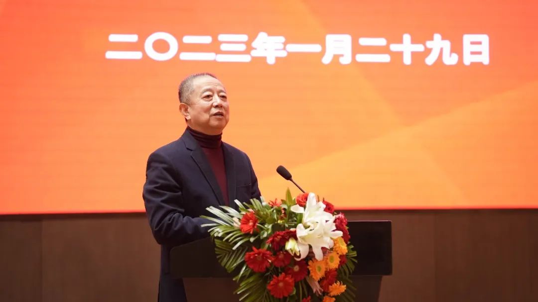 建业集团召开2023年管理年会 胡葆森作开题报告